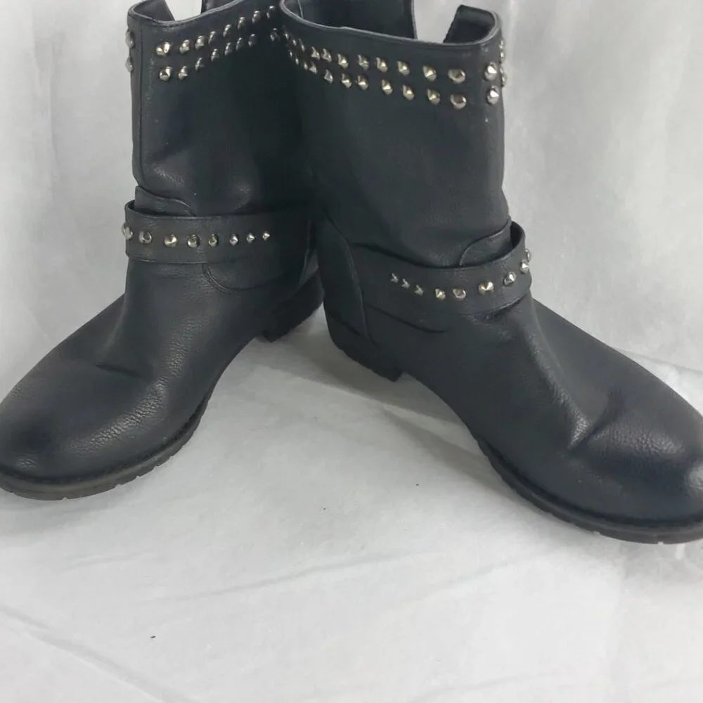 Liliana black studded motorcycle-style‎ ankle boots size 7